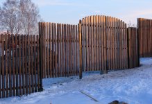Строительство деревянного забора в Московской области